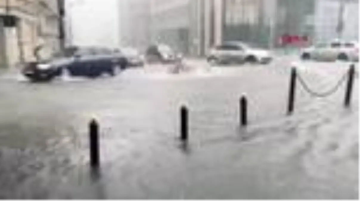 Son dakika haberleri! Polonya\'nın başkenti Varşova\'yı sel vurdu