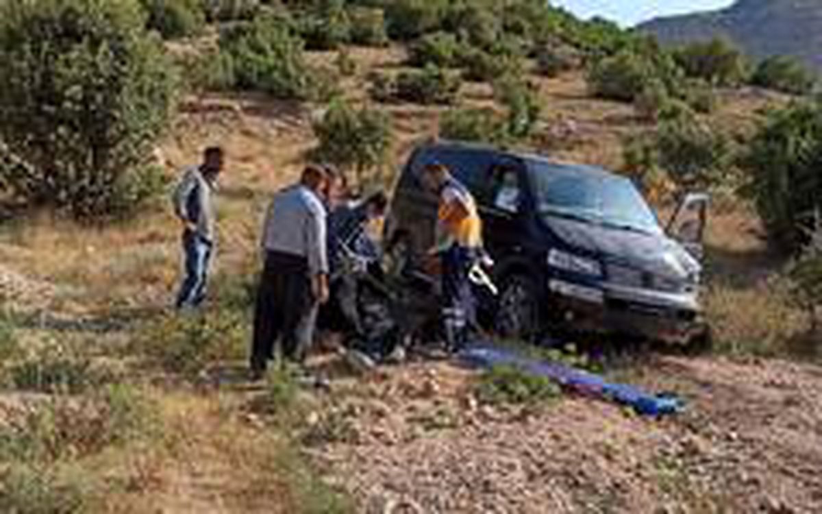 Siirt\'te minibüs şarampole devrildi: 3 yaralı