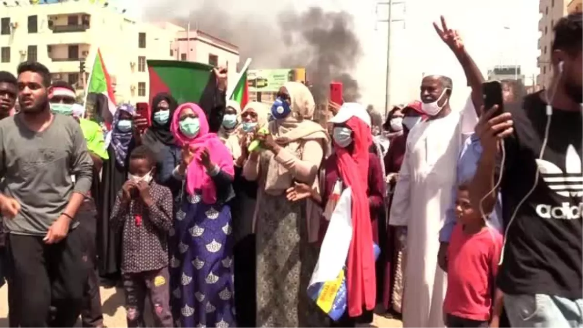 Son dakika haberi! Sudan\'da binlerce eylemci "devrimin gidişatının düzeltilmesi" talebiyle sokaklara indi