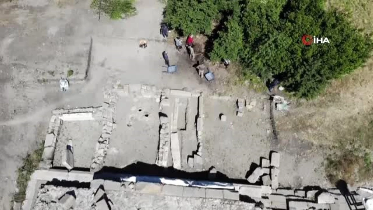 20 kişilik ekip titizlikle çalıştı, 2700 yıllık antik kentin kriptosu ortaya çıkartıldı