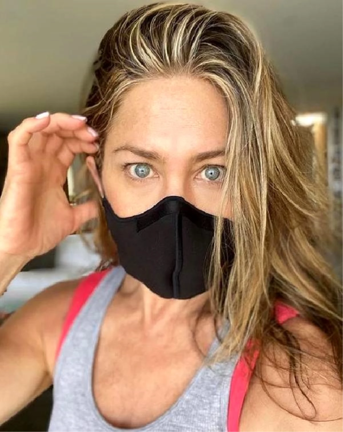 ABD\'li oyuncu Jennifer Aniston\'dan maske uyarısı