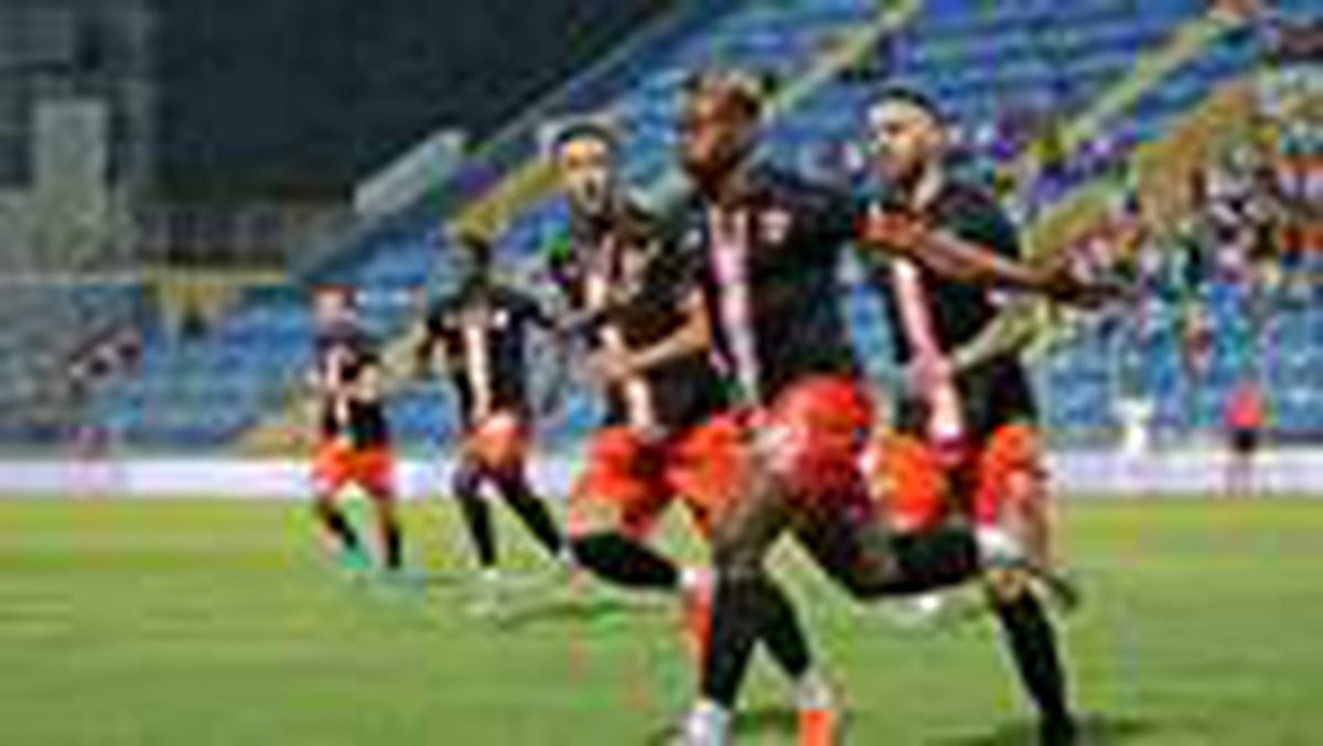 Adanaspor\'da teknik direktör Coşkun Demirbakan, kendi oyuncusu Eze\'yi çok sert eleştirdi