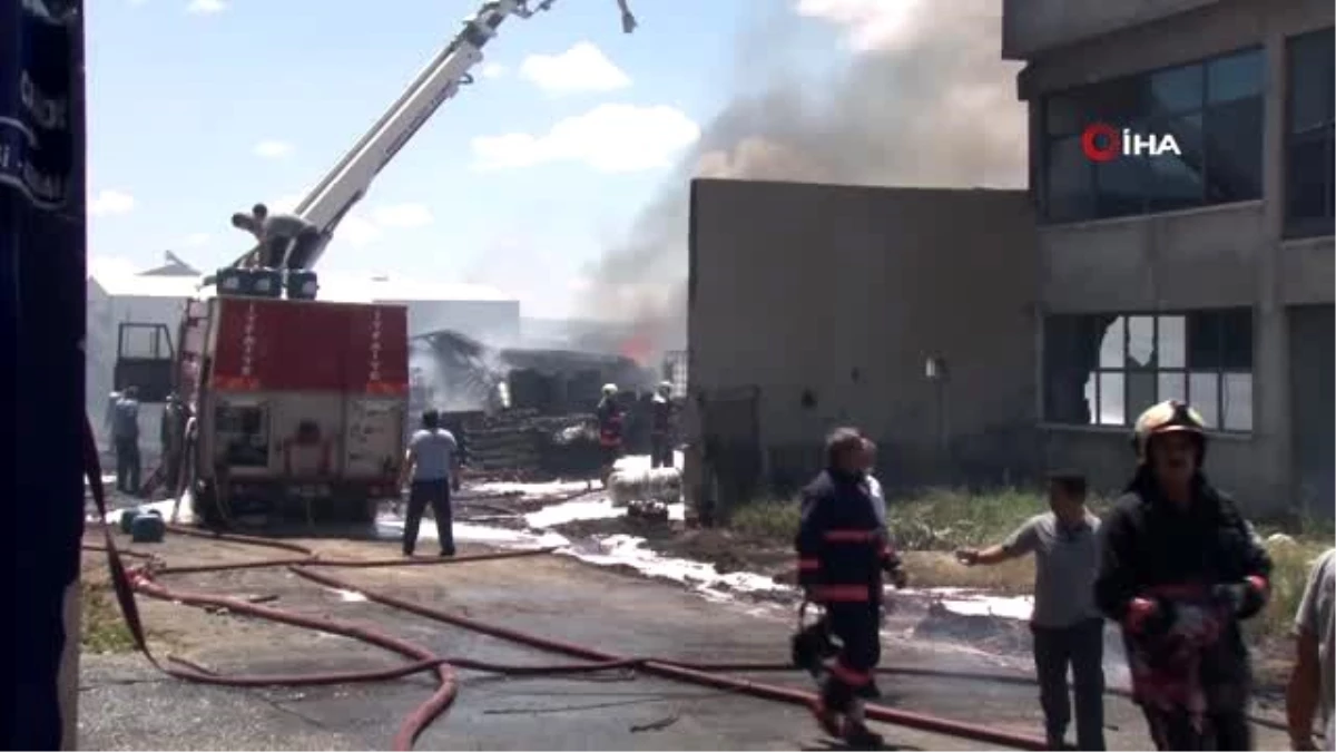 Ankara\'da boya fabrikasında yangın
