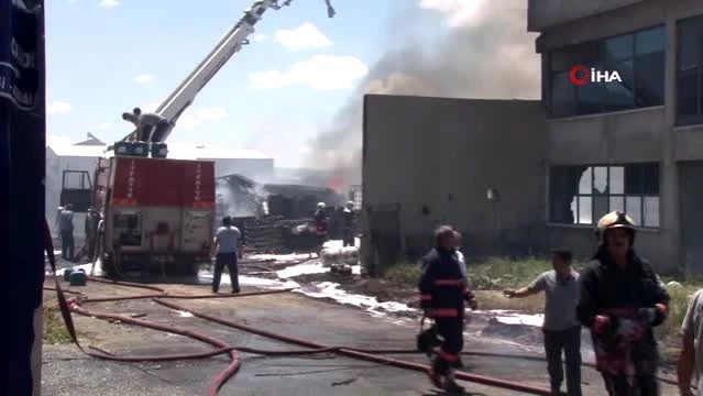 Ankara'da boya fabrikasında yangın - Son Dakika