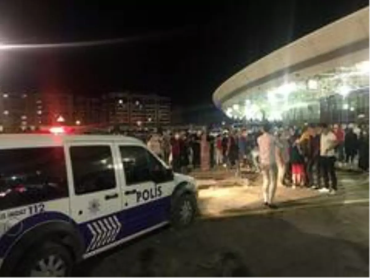 Son Dakika: Asker uğurlamasında sosyal mesafe unutuldu