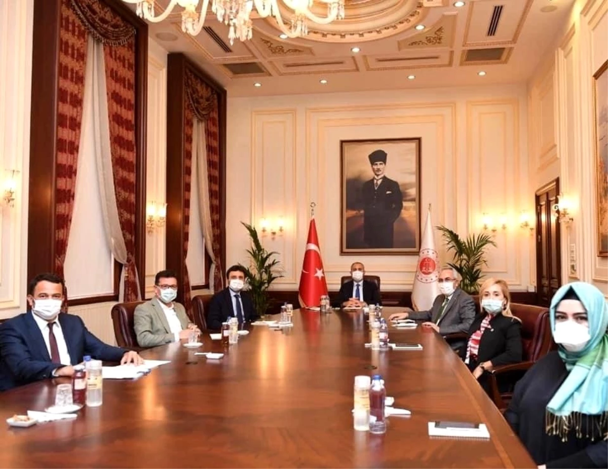 Başkan Ulutaş, Ankara\'dan Kaş\'a müjdelerle döndü