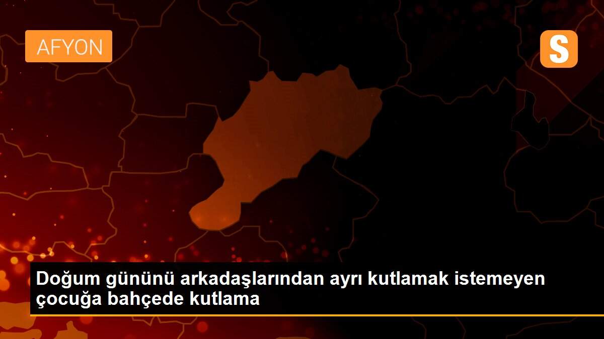 Doğum gününü arkadaşlarından ayrı kutlamak istemeyen çocuğa bahçede kutlama