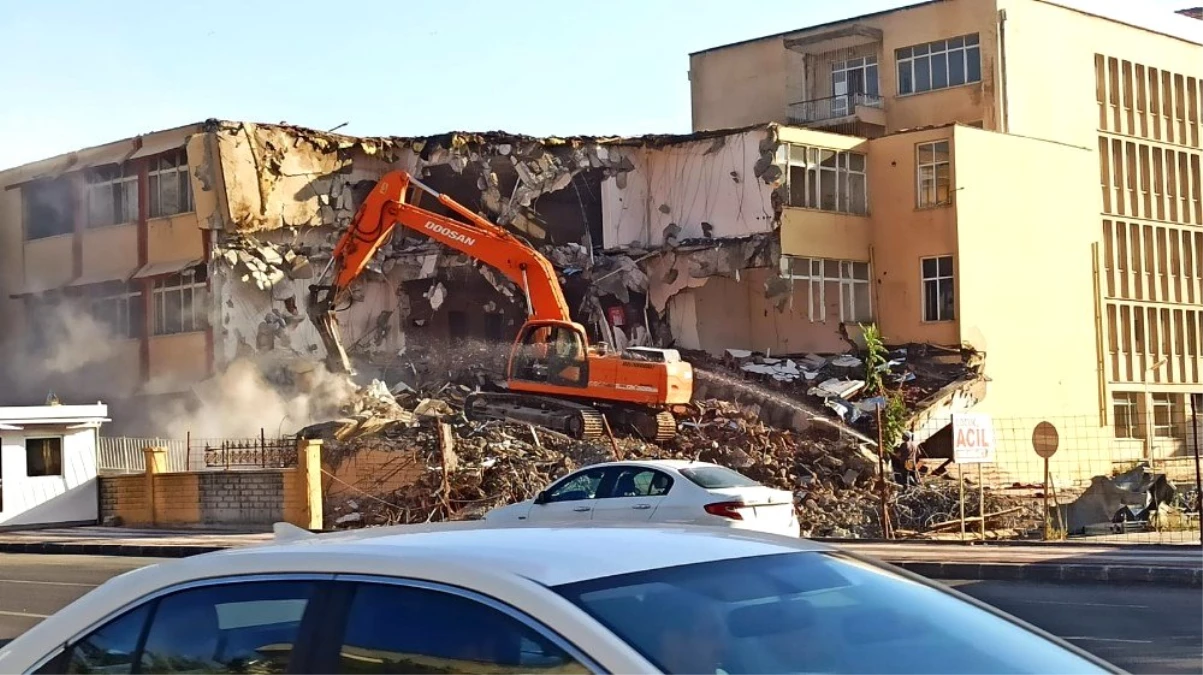 Son dakika haber! Eski SSK hastanesinin yıkımı başladı