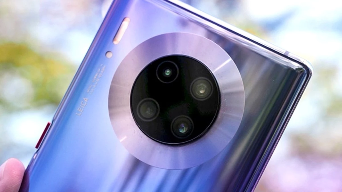 Huawei Mate 40 Ekran Altı Ön Kamera ile Gelmeyecek
