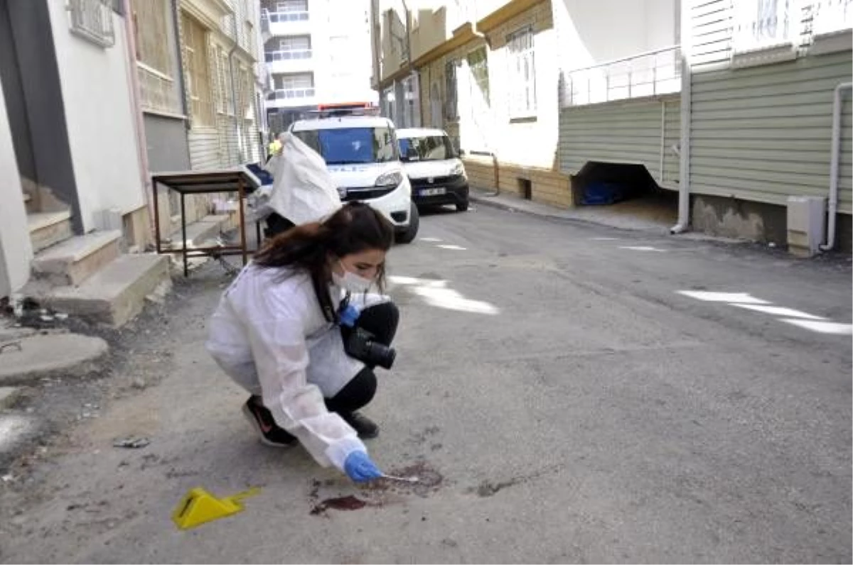 Son dakika haberleri... Sokakta kanlar içinde bulundu, 4\'üncü kattaki balkondan düştüğü belirlendi