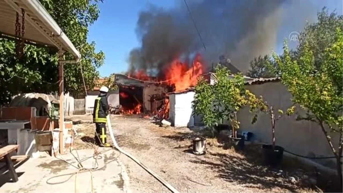 Yangında iki ev hasar gördü (1)
