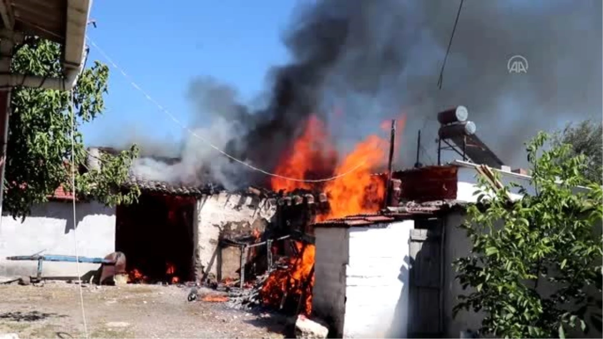 Yangında iki ev hasar gördü (2)