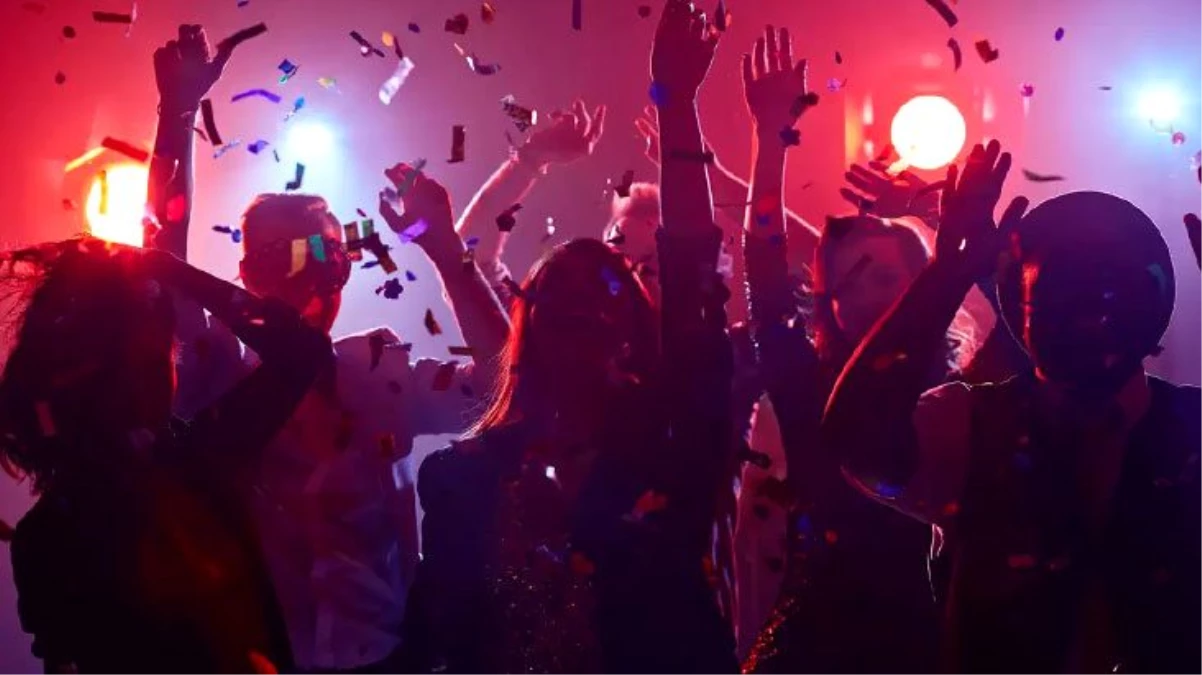 ABD\'de gençler ölümle dans ediyor! Korona partisi düzenleyip virüsü ilk kapana para ödülü veriyorlar