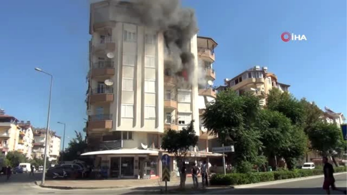 Antalya\'da korkutan ev yangını