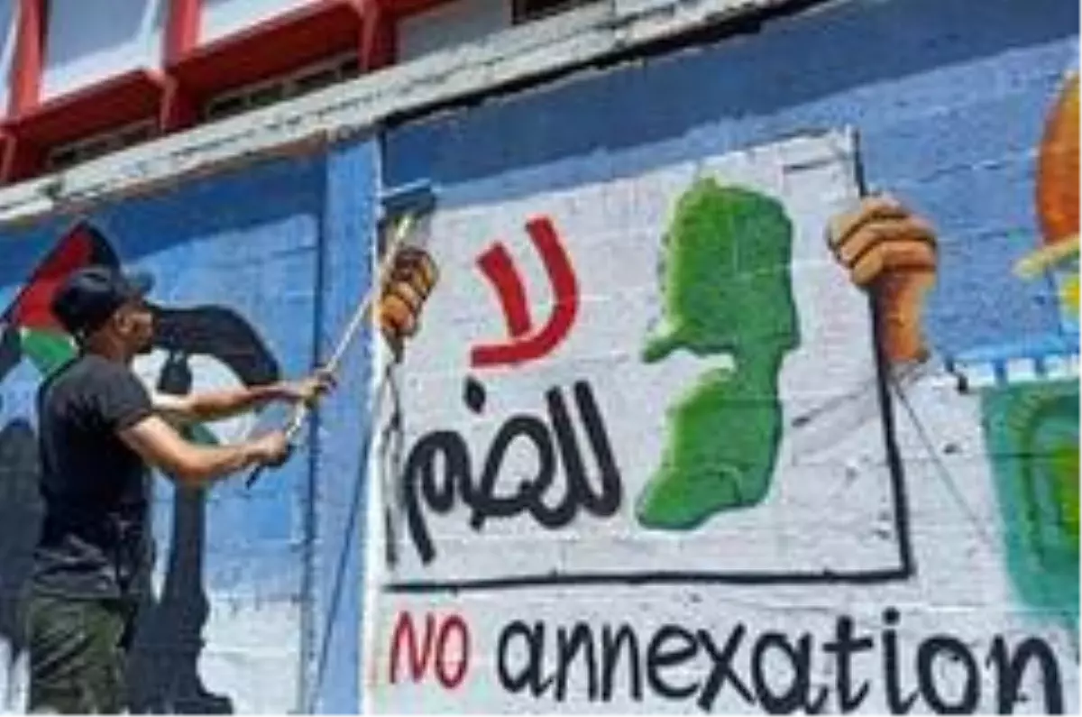Filistinli gençler, İsrail\'in ilhakını grafiti çizerek protesto etti