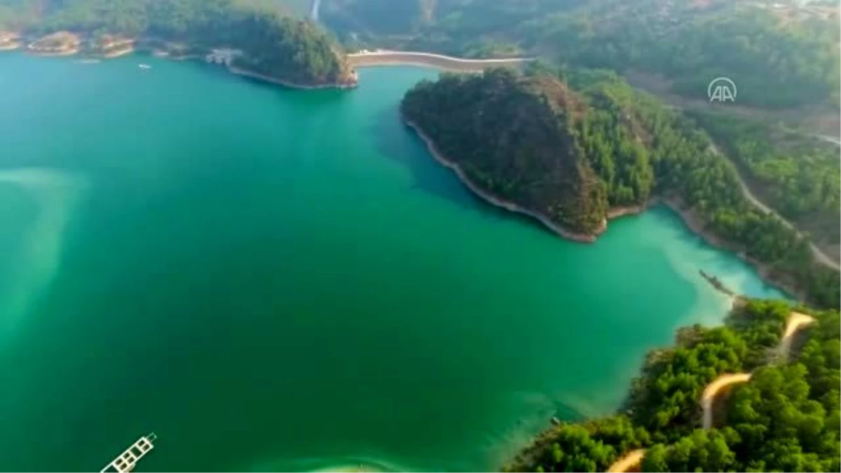 Karacaören Barajı doğal güzellikleriyle ziyaretçilerini cezbediyor