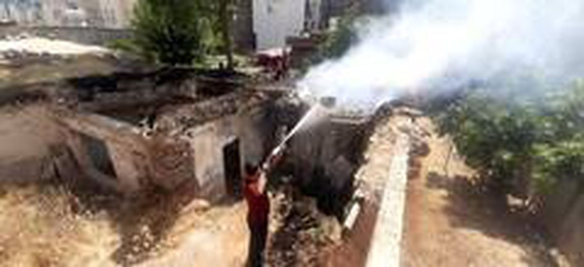 Metruk evde çıkan yangın söndürüldü