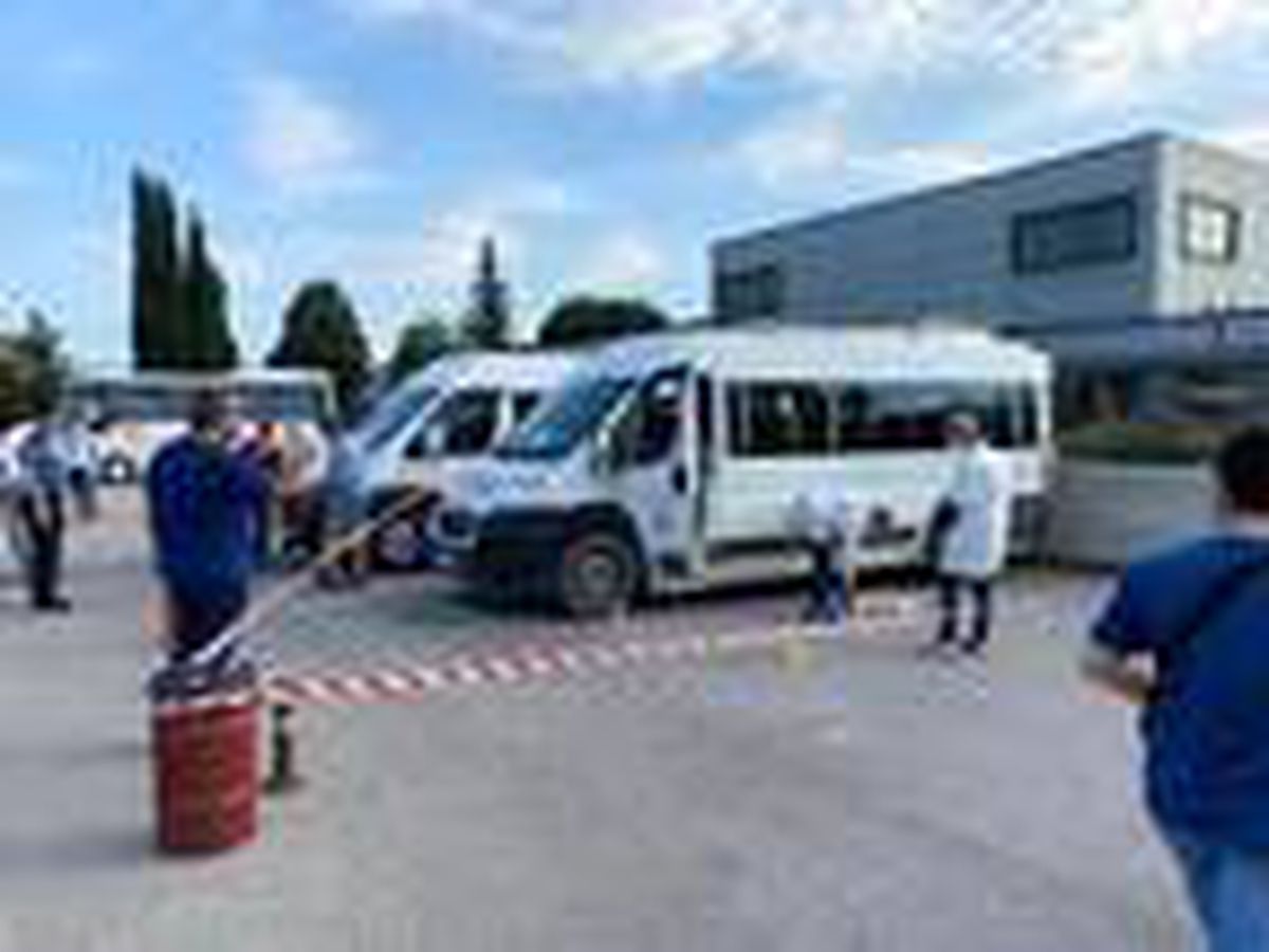 Servis sürücüsü aracında başından ve göğsünden vurularak öldürüldü