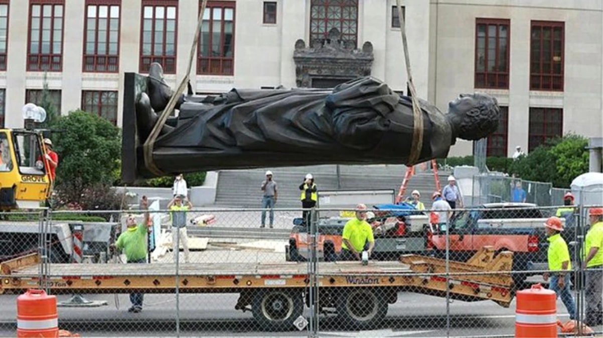 ABD\'de ırkçılıkla suçlanan Kristof Kolomb\'un heykeli kaldırıldı