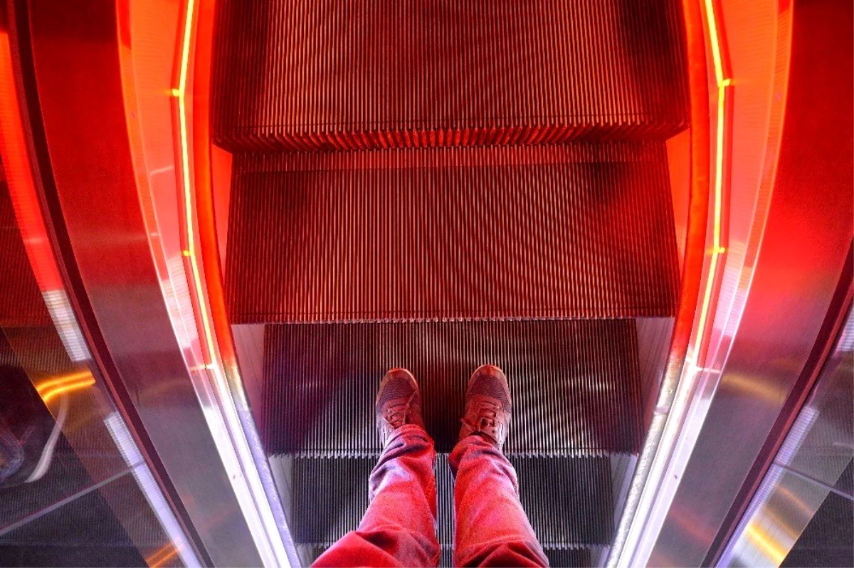Başkent\'te yürüyen merdivenler ışıl ışıl