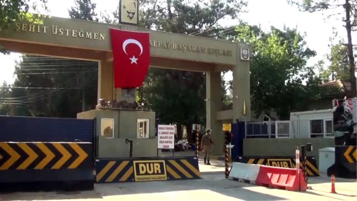 Gaziantep\'te "acemi" erler birliklerine koronavirüs tedbirleri altında teslim oluyor