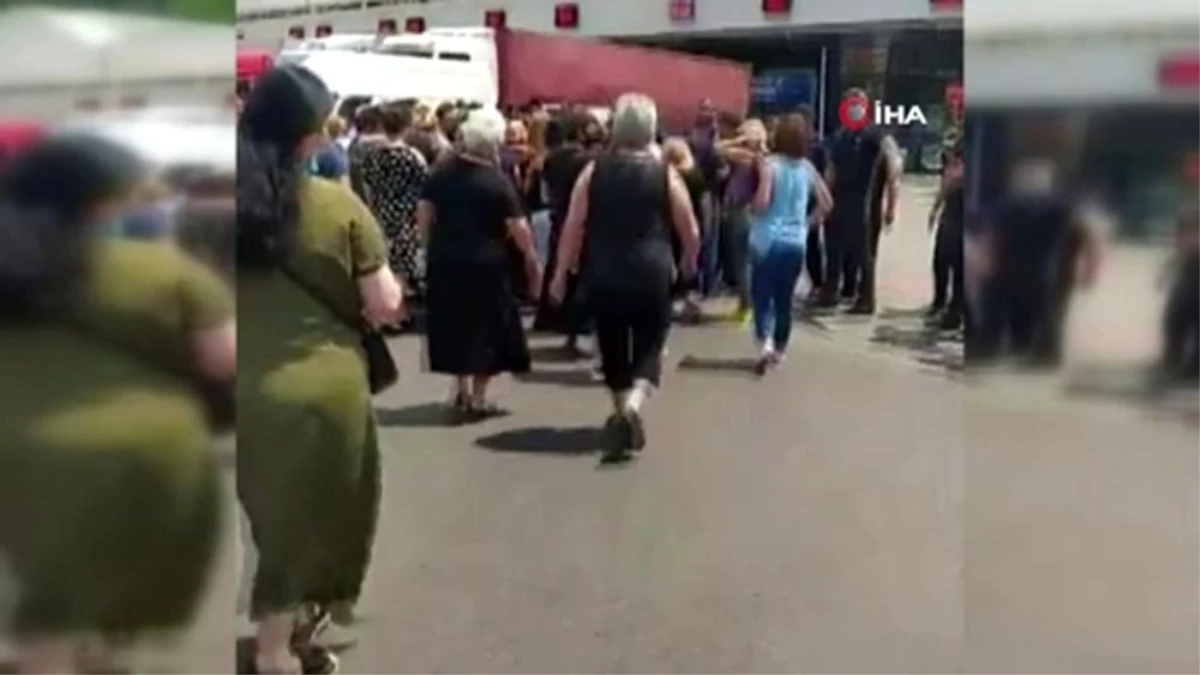 Gürcistanlı kadın işçiler, Sarp Sınır Kapısı\'nın açılmamasını protesto etti