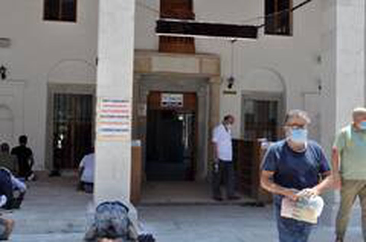Son dakika haberleri! Marmaris Merkez Cami\'de sosyal mesafeli Cuma namazı