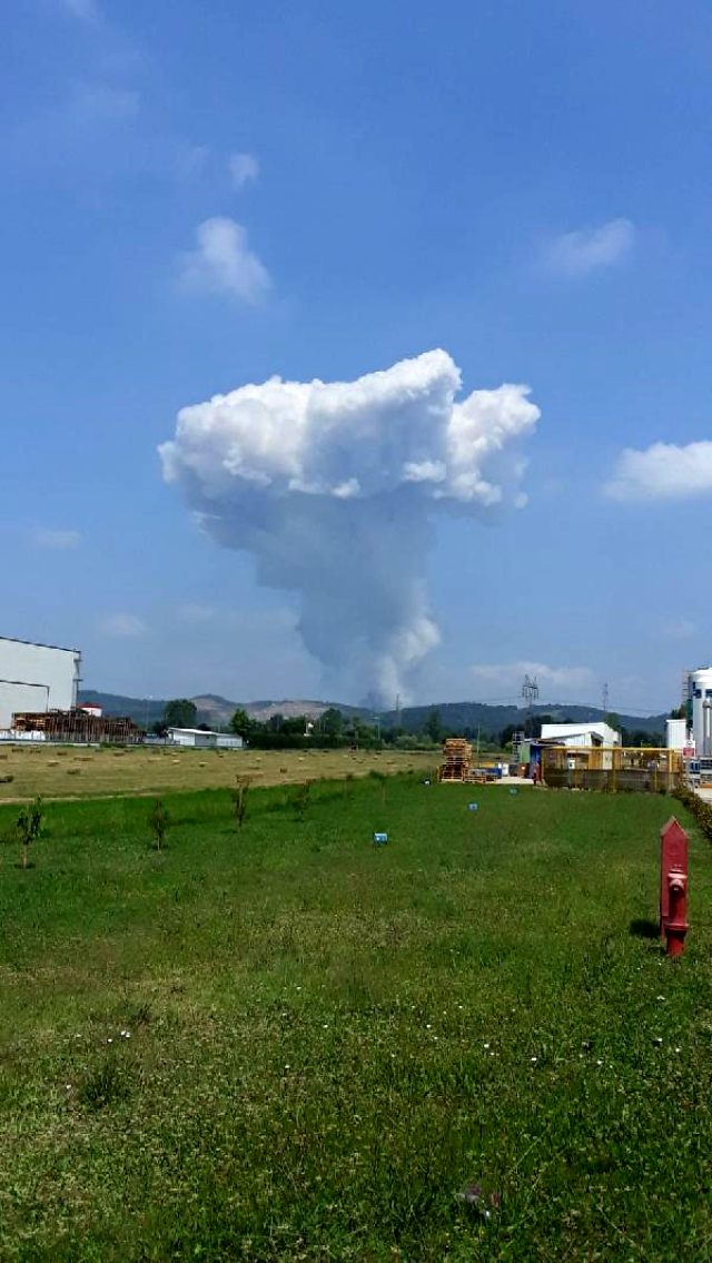 Son Dakika: Sakarya'da havai fişek fabrikasında patlama meydana geldi