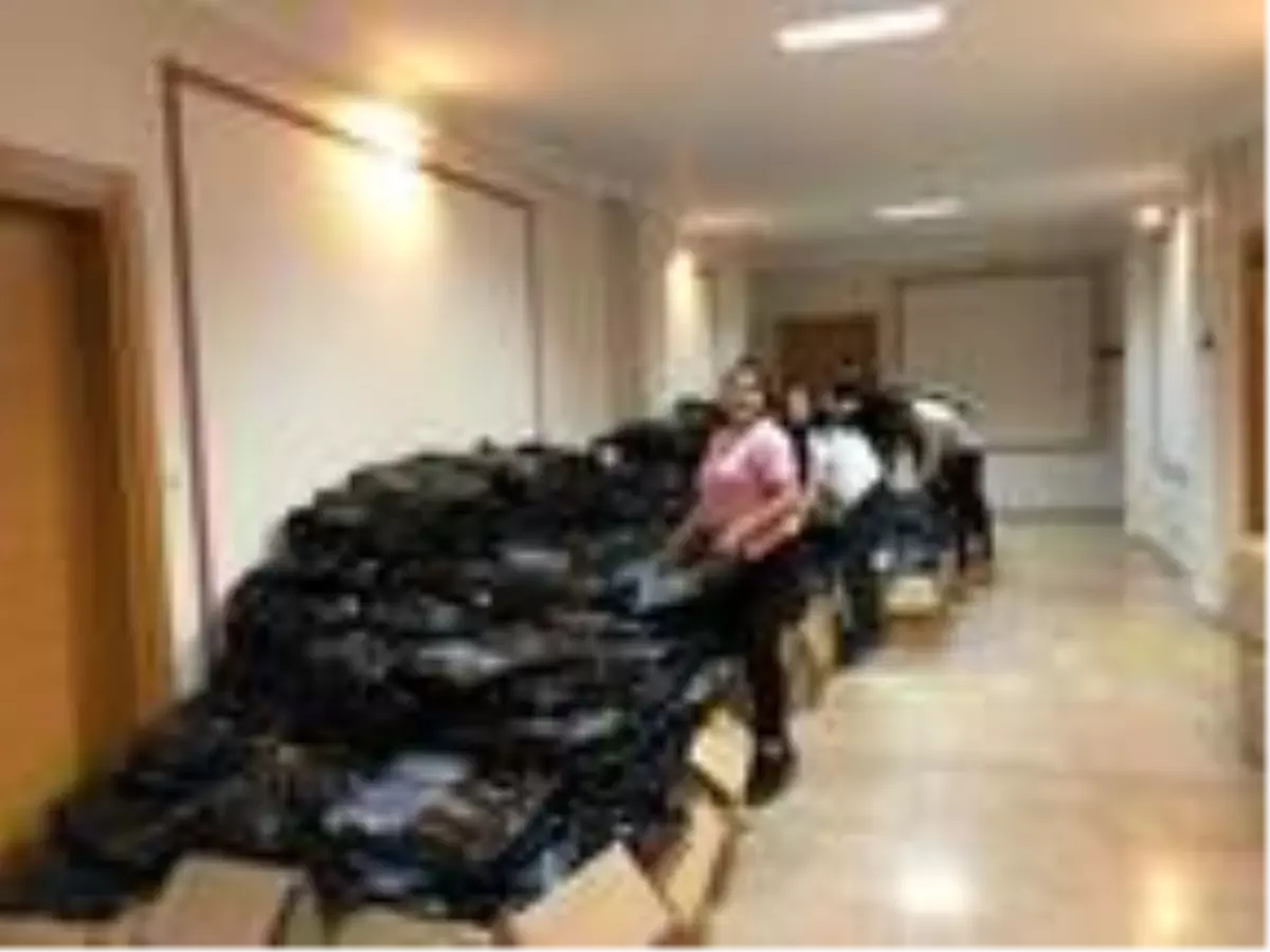 Üniversite, mezun öğrencilerine cüppe ve kep gönderdi