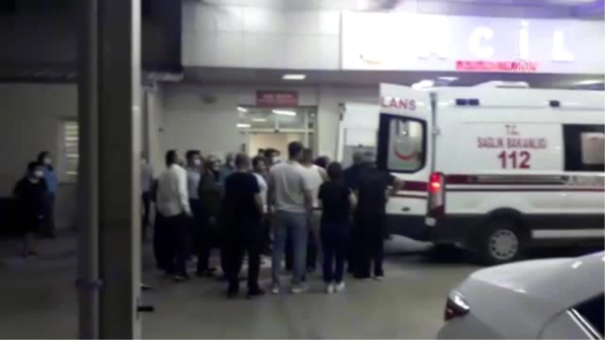 Adana\'da kına gecesinde havaya açılan ateş sonucu iki kişi vuruldu