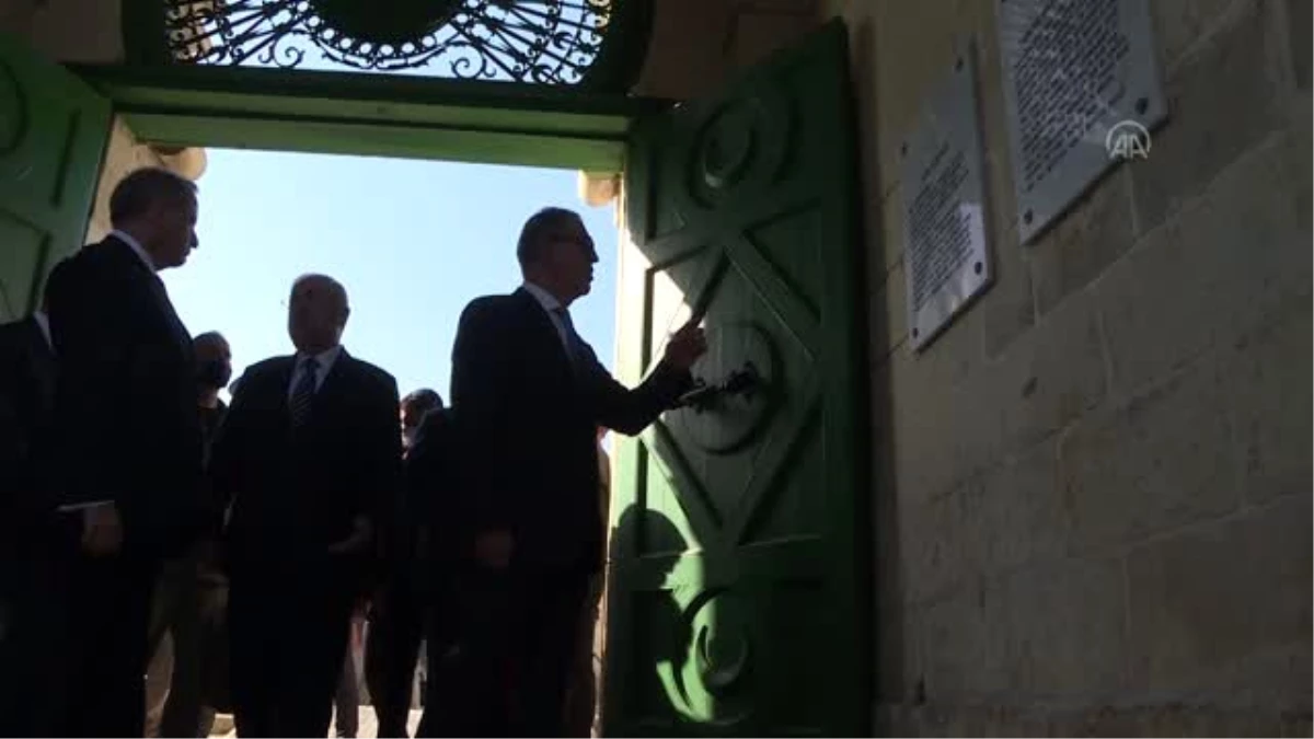 Son dakika haberleri: Bakan Akar, Malta Türk Şehitliği\'ni ziyaret etti