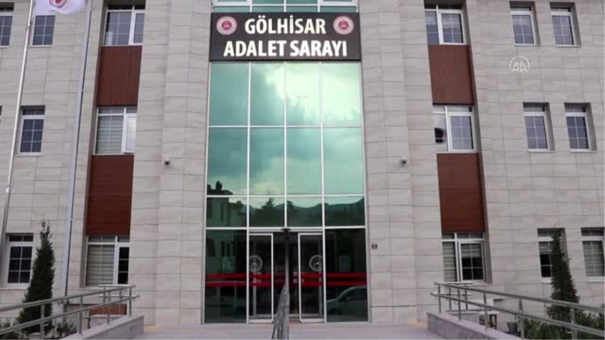 Cezaevinden izinli çıkan hükümlü eşini öldürüp kaçtı