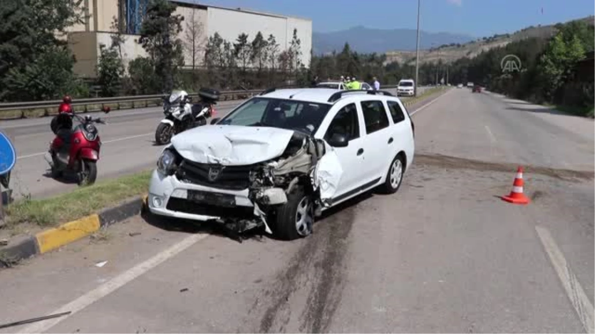 İki otomobil çarpıştı: 2\'si çocuk 7 yaralı