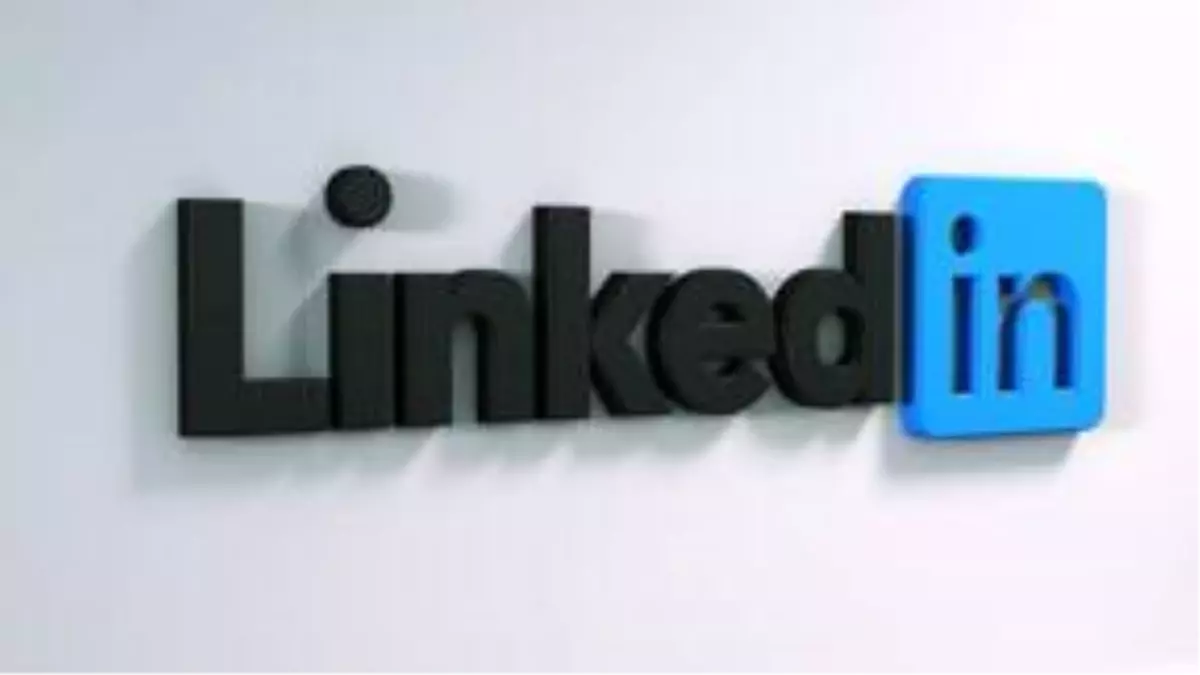 iOS 14 Özelliği Ortaya Çıkardı: LinkedIn Veri İhlali Yapıyor!