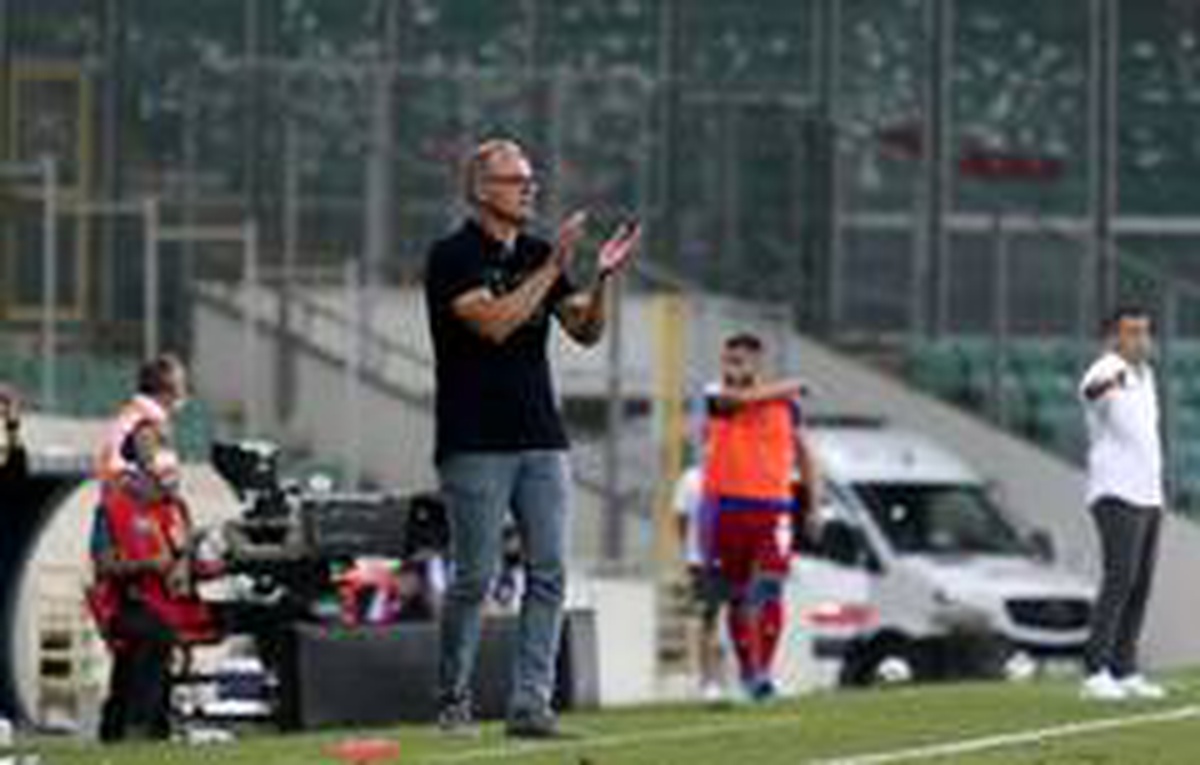 İrfan Buz: "Bursaspor olarak buralarda olmamamız gerekiyor"
