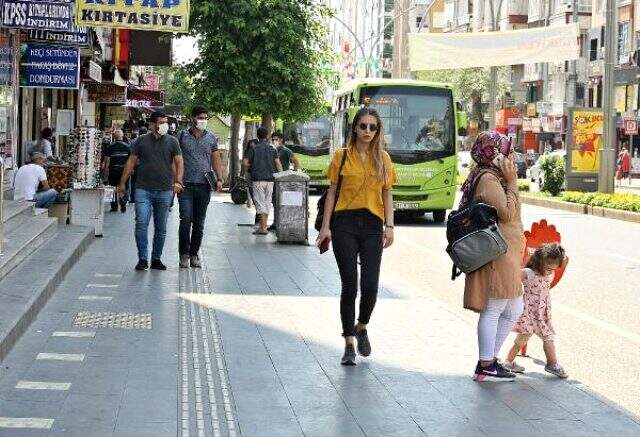Maskeyi yanlış kullanan ve sosyal mesafeye dikkat etmeyen ilimizde 4 günde korona vakaları yüzde 15 artış gösterdi