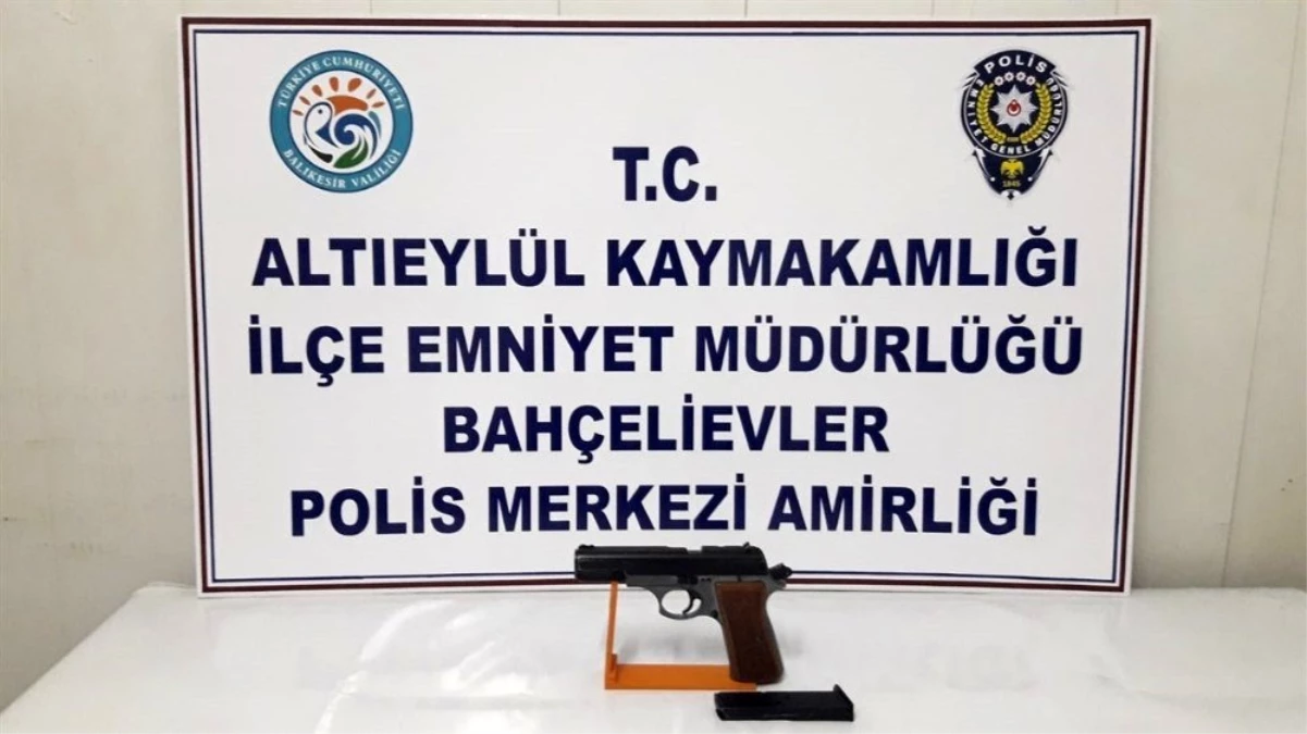 Polis Balıkesir\'de 3 silah ele geçirdi