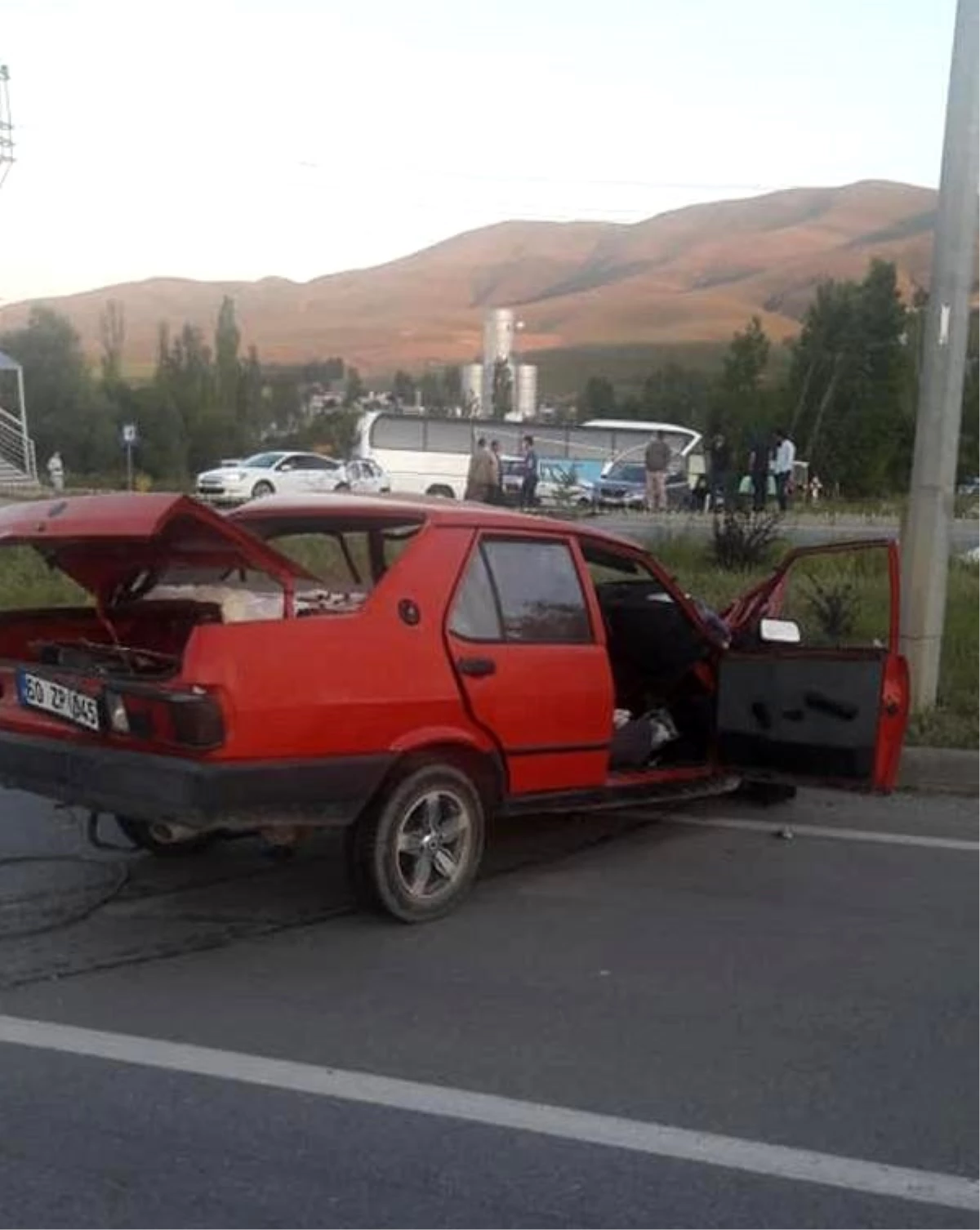 Sivas\'ta iki otomobil çarpıştı: 2 ölü, 2 yaralı