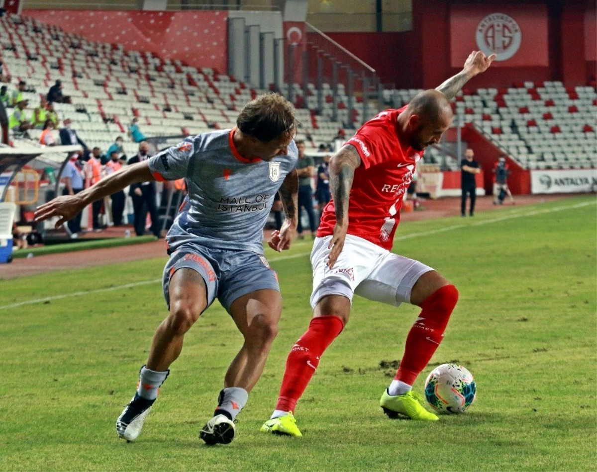 Süper Lig: Antalyaspor: 0 Medipol Başakşehir: 2 (Maç sonucu)