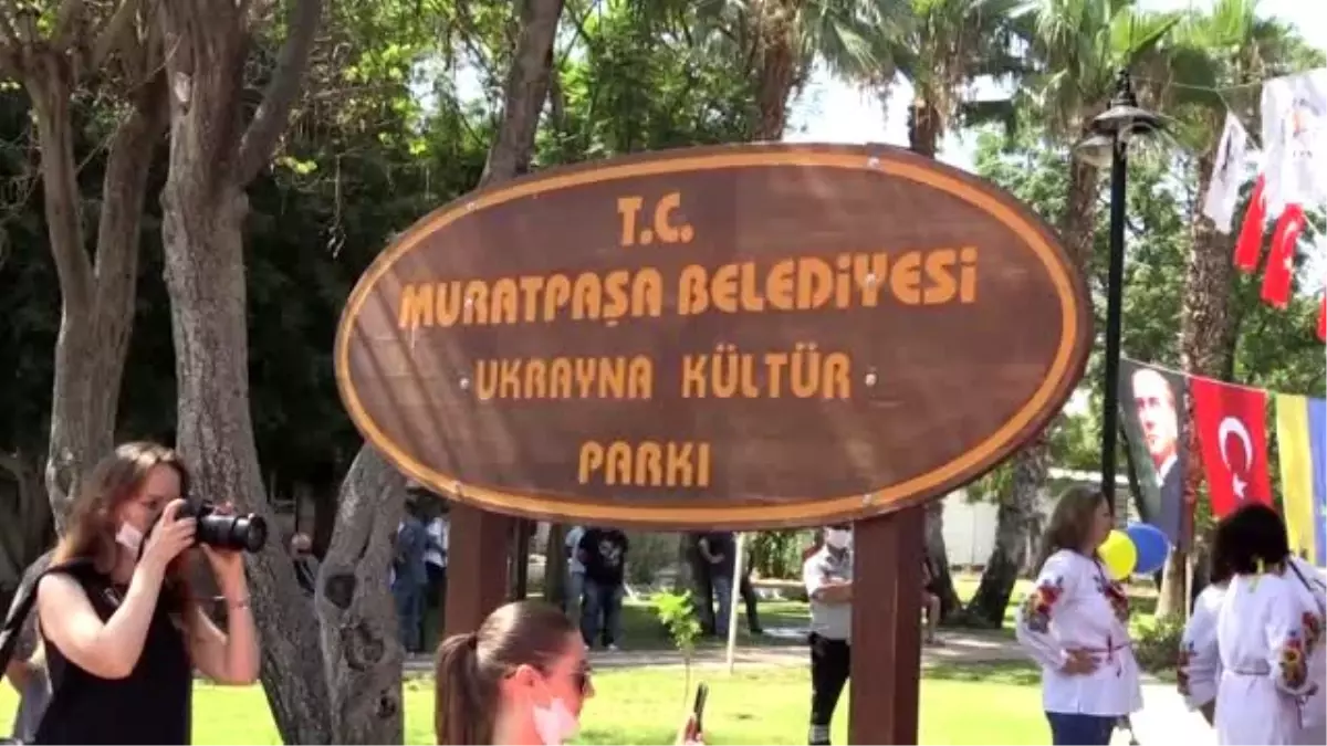 Ukrayna Dışişleri Bakanı Kuleba, Ukrayna Kültür Parkı\'nın açılışına katıldı