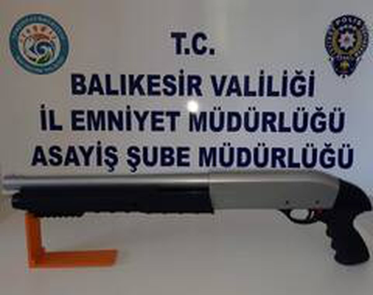 Balıkesir\'de polisten silah operasyonu