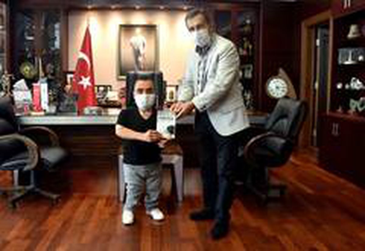 Bedensel engelli gençten Ataç\'a ziyaret