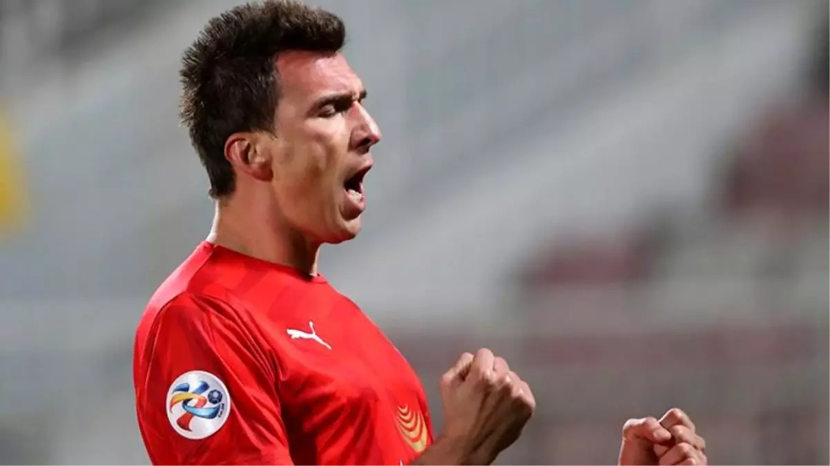 Hırvat golcü Mandzukic, Katar ekibi El-Duhail\'den ayrıldı