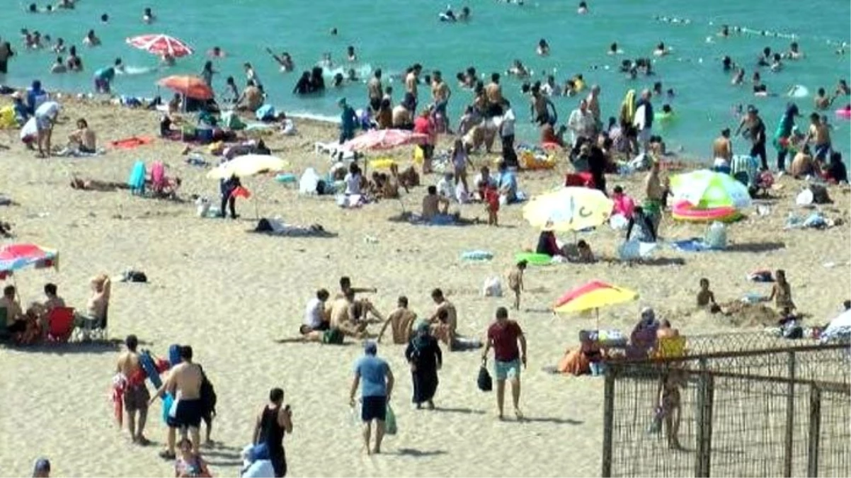 İstanbul\'da hava sıcaklıklarının yükselmesiyle vatandaşlar plajlara akın etti