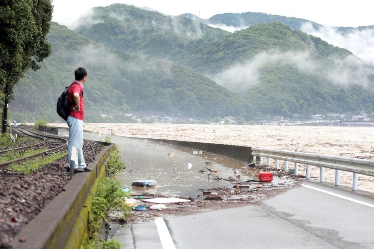 Japonya\'daki sel felaketinde 16 kişi hayatını kaybetti, 13 kişi kayıp