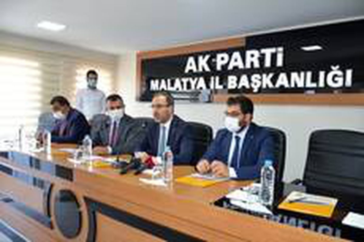Bakan Kasapoğlu\'ndan AK Parti İl Başkanlığına ziyaret