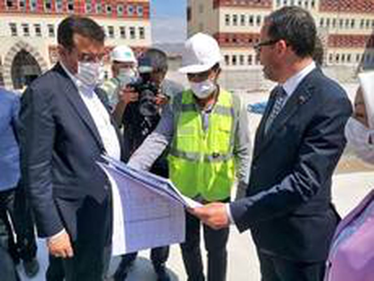 Bakan Kasapoğlu, öğrenci yurdu inşaatında incelemelerde bulundu