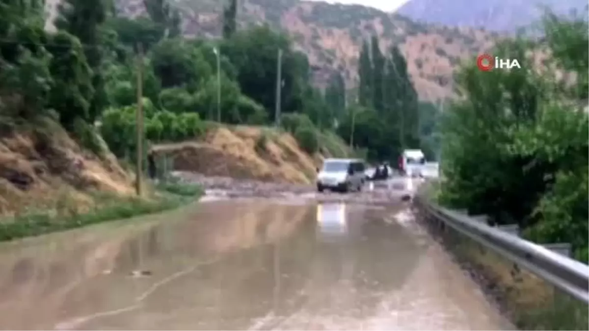 Son dakika haber: Hakkari-Çukurca yolunda sel