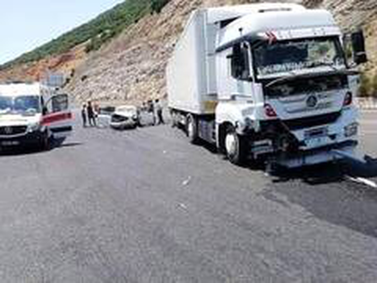 Hatay\'da tır ile otomobil çarpıştı: 4 yaralı