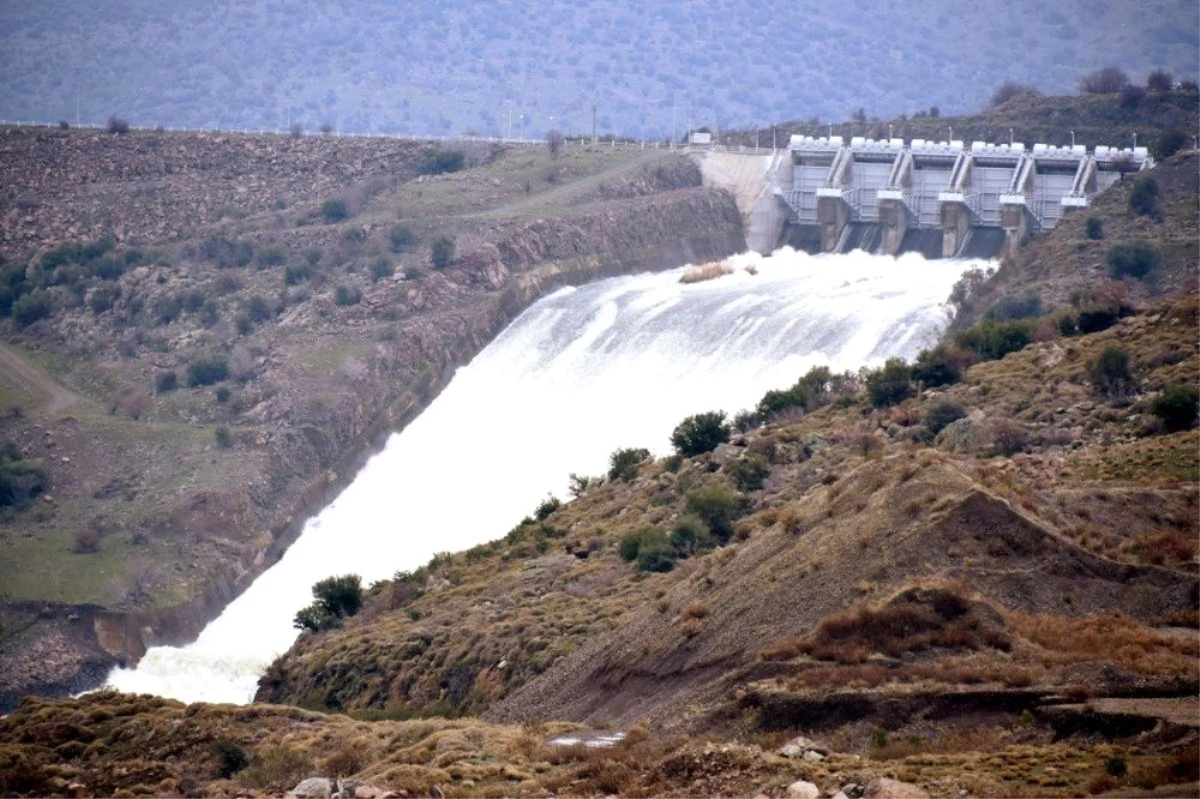 İzmir\'deki iki barajda tehlike çanları